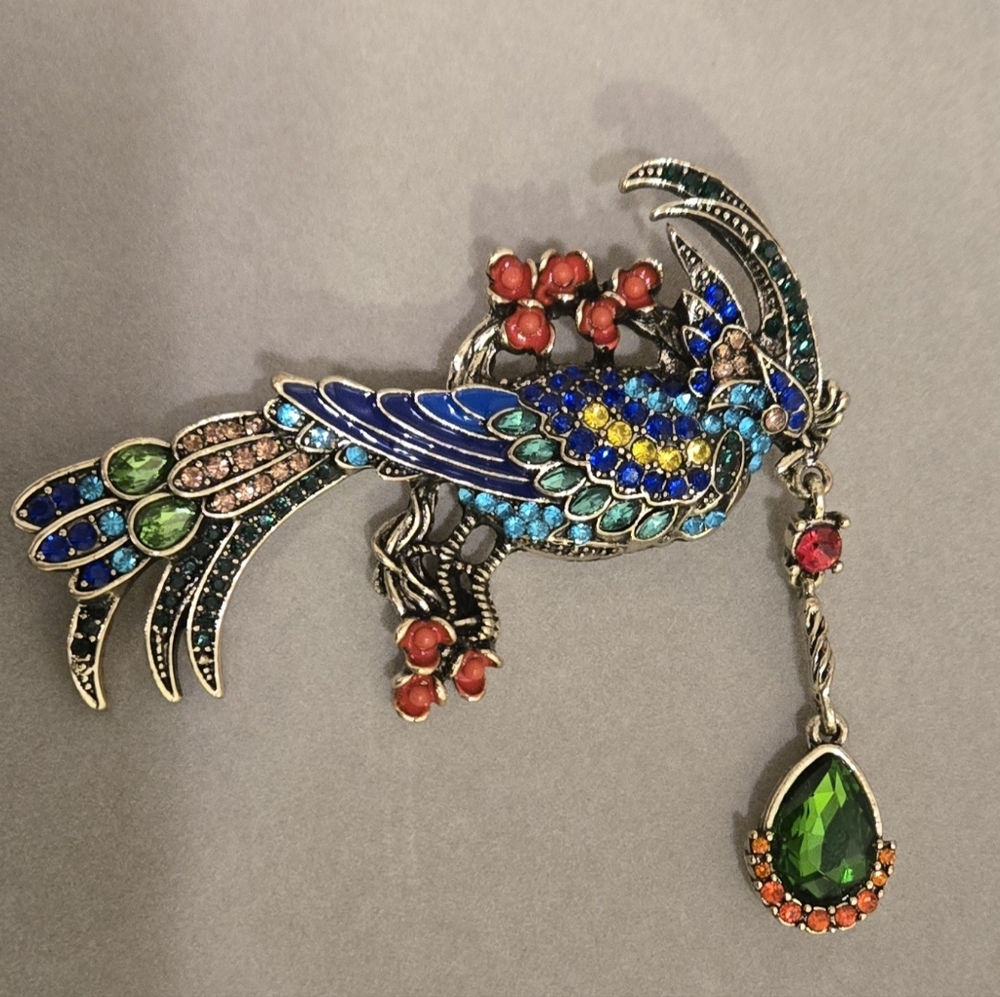 Colorful Bird Brooch with Gem Accents 🦚